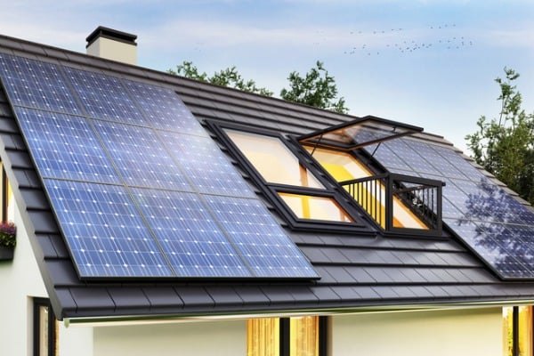 solar-panels-on-the-roof-of-the-modern-house