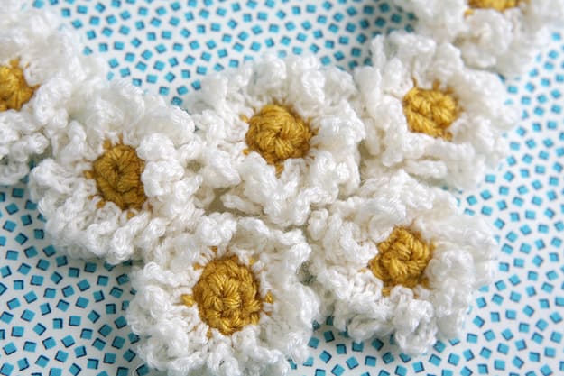 row of crochet daisies