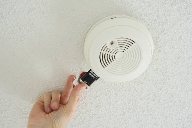 smoke alarms check